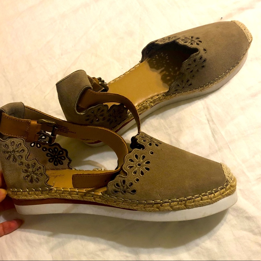 Crown vintage flat wedges